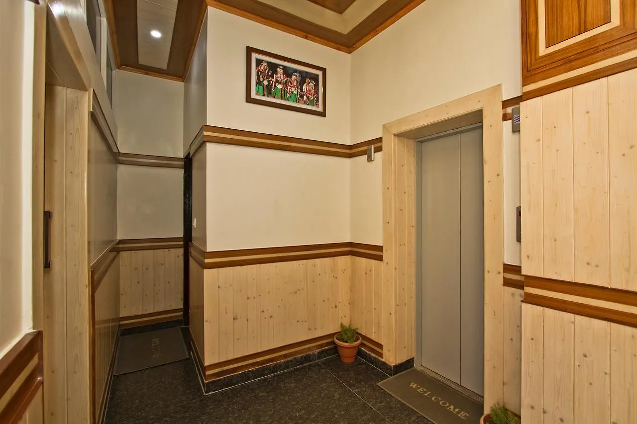 Oyo 8421 Flagship Hotel Seven Hills Shimla