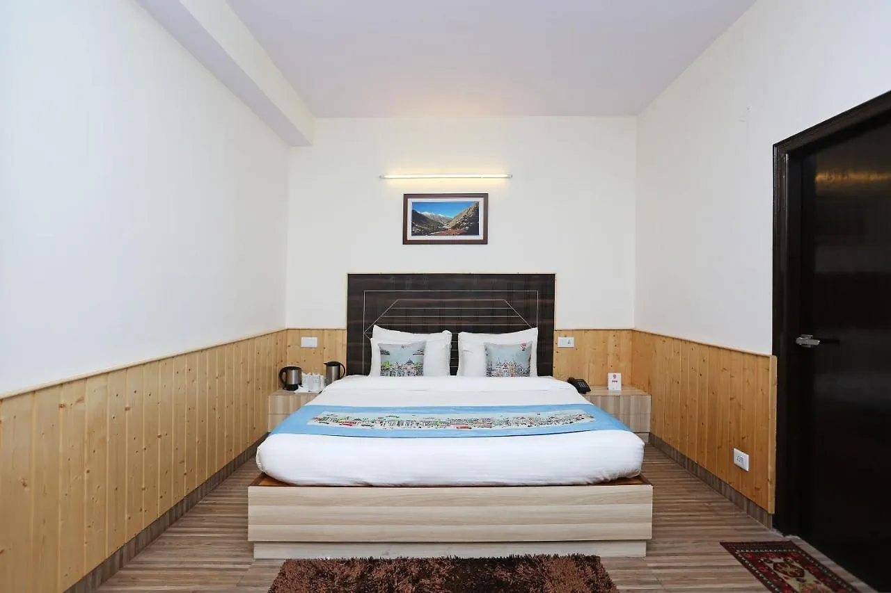 Oyo 8421 Flagship Hotel Seven Hills Shimla 3*,  India